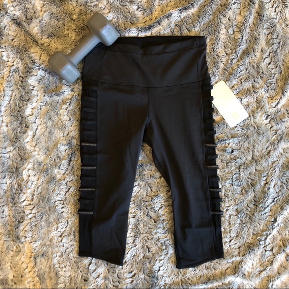 Lululemon breezy crop NWT Size 8 - Picture 1 of 7